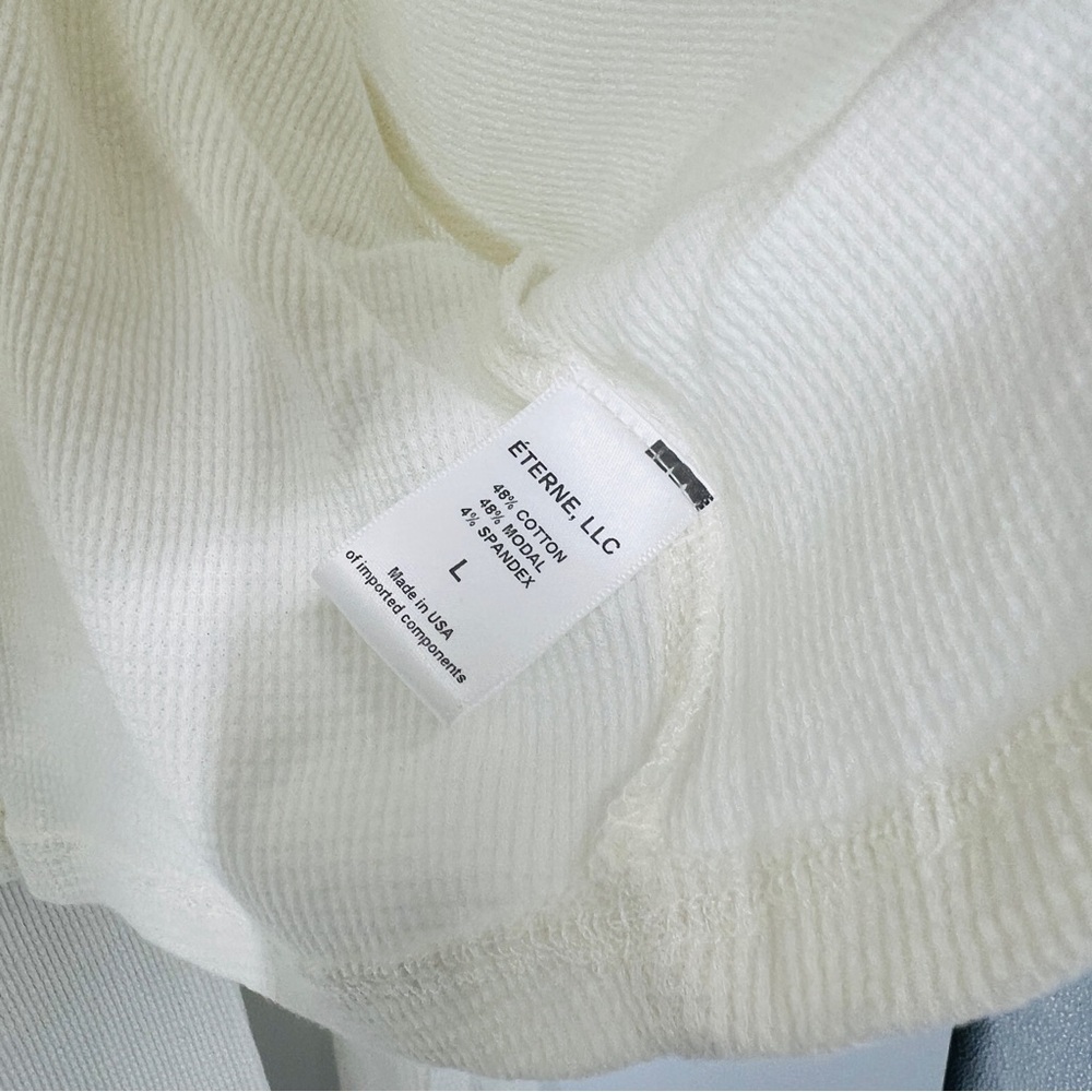 Éterne Ivory Long sleeved Thermal Cropped Top Size Large NWT - Picture 9 of 11